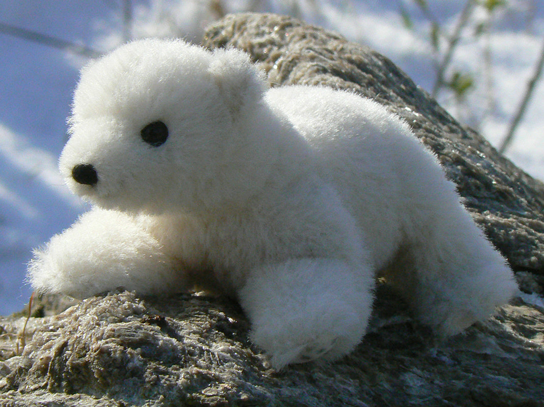 ・polar bear・１６cm・B&G. ・ Large B&G Polar Bear Figurine: Hand-painted Copenhagen Porcelain